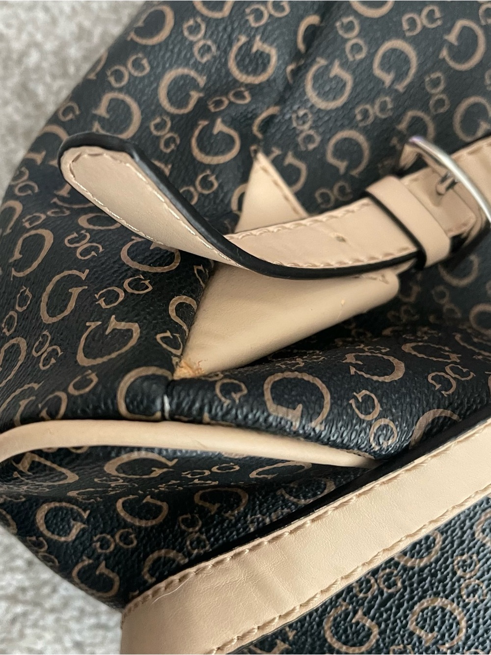Guess drawstring Backpack - Picture 5 of 6